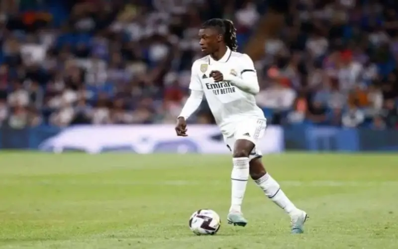 بعد الأداء المتذبذب وكثرة الإصابات.. ريال مدريد يفتح باب المغادرة أمام كامافينجا